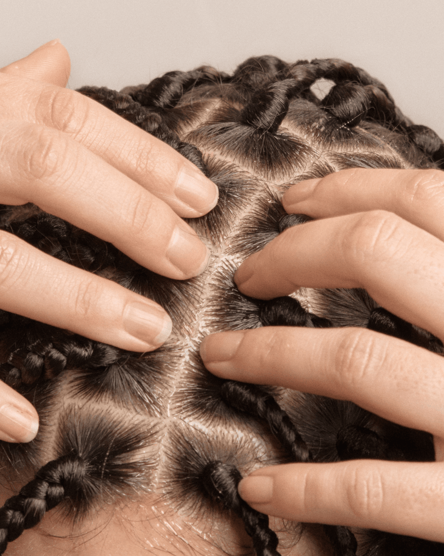 Psoriasis du cuir chevelu : Symptômes, causes et traitements - MakeMyMask
